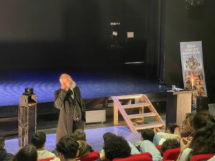 Projet théâtre : Victor Hugo en 4ème Projet théâtre : Victor Hugo en 4ème