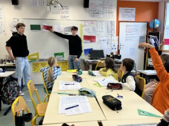Les 1ères enseignent l'anglais aux écoliers !