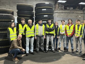 Le rechapage des pneumatiques n'a plus de secrets pour les Bac Pro Logistique ! Le rechapage des pneumatiques n'a plus de secrets pour les Bac Pro Logistique !