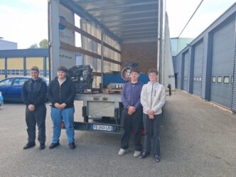Livraison spéciale : deux moteurs arrivent à l’atelier TP Livraison spéciale : deux moteurs arrivent à l’atelier TP