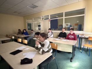 Les 1PLOG en immersion dans un serious game journalistique